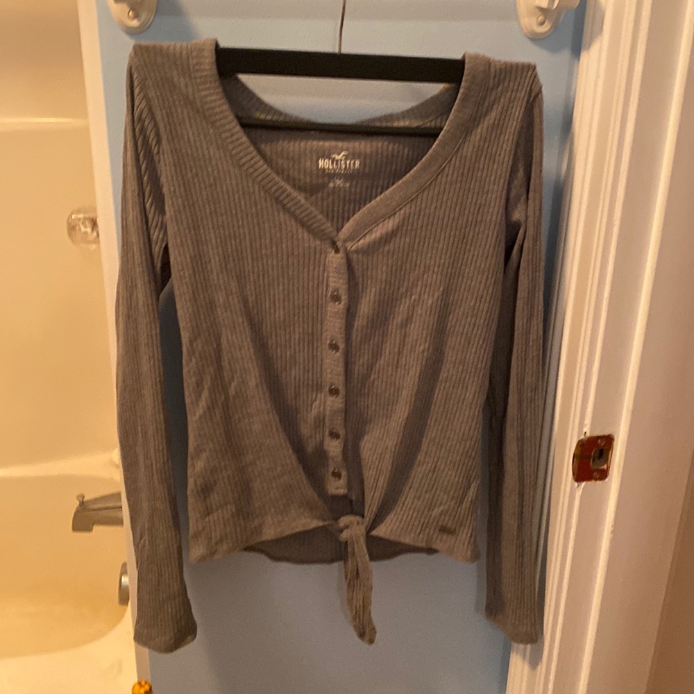grey hollister sweater